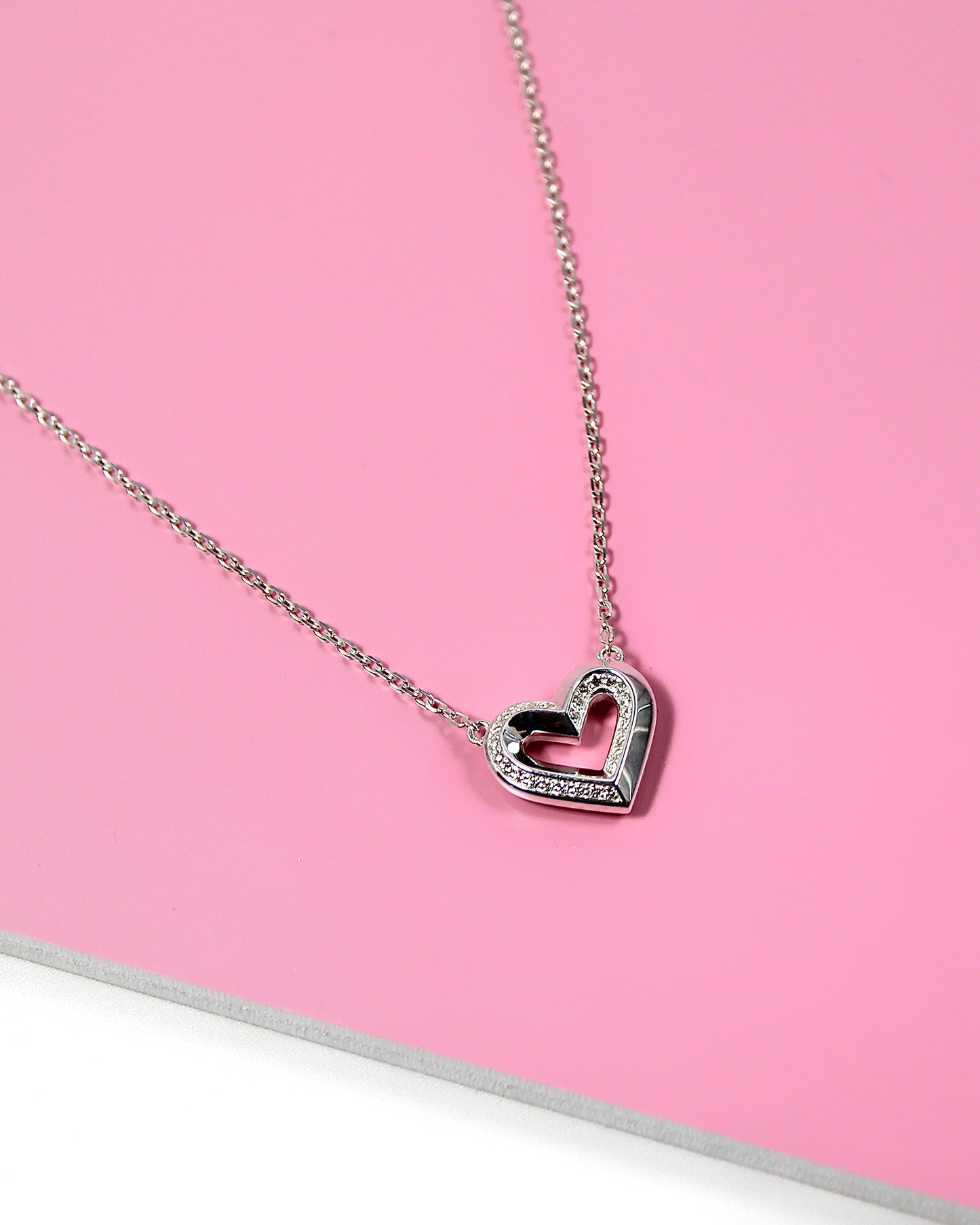 Diamond Heart Pendant in 18K Gold