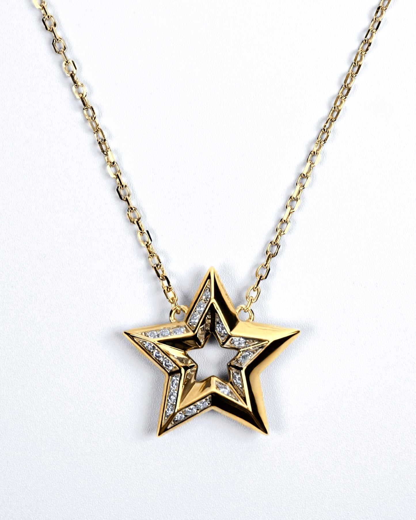 Lucky Star Diamond Pendant in 18K Gold