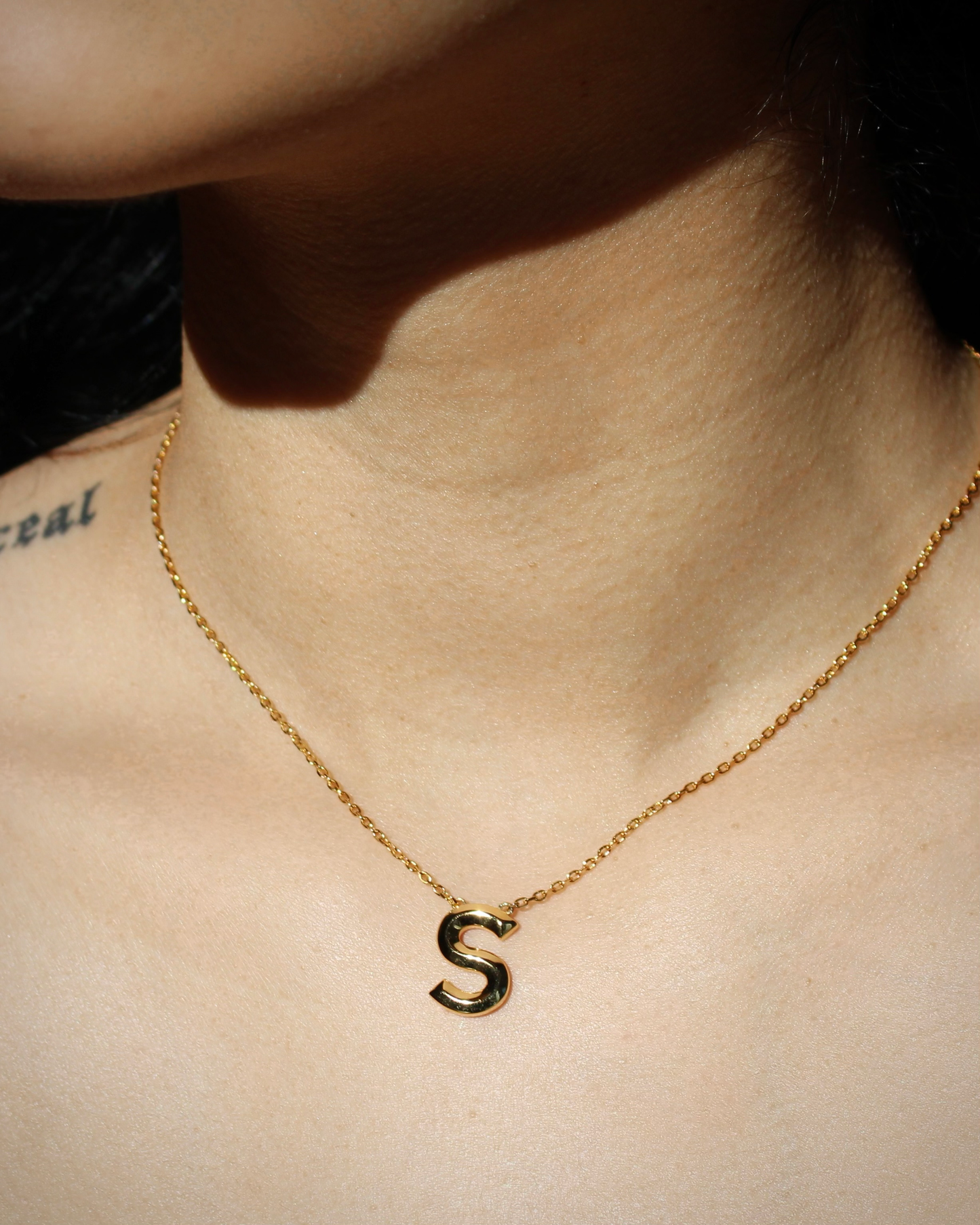 Knife Edge Initial Pendant in 18K Gold