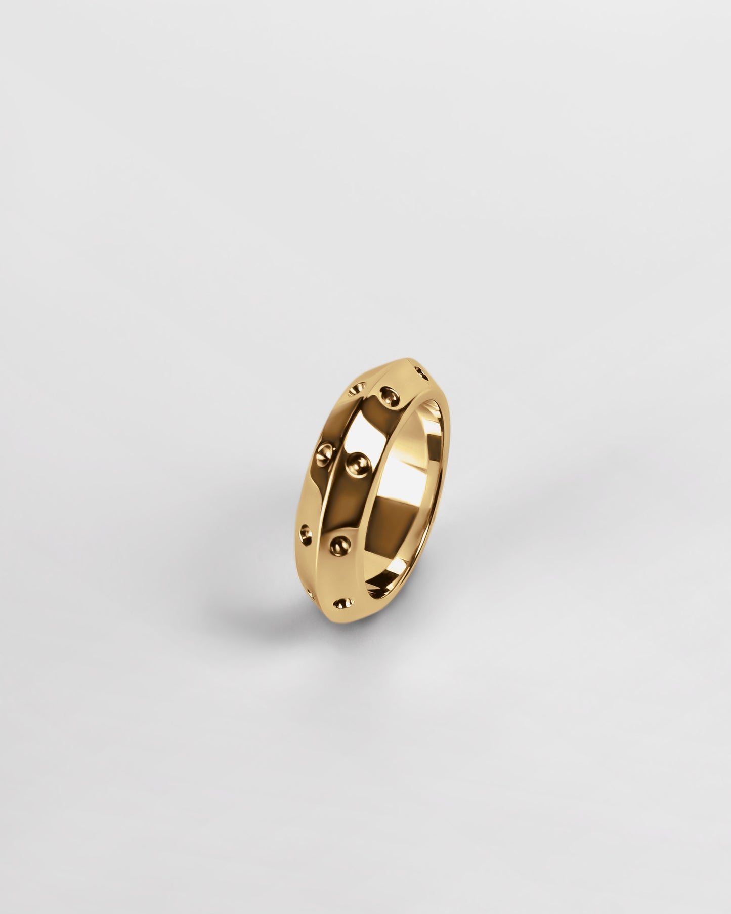 Rivet Ring in 18K Gold