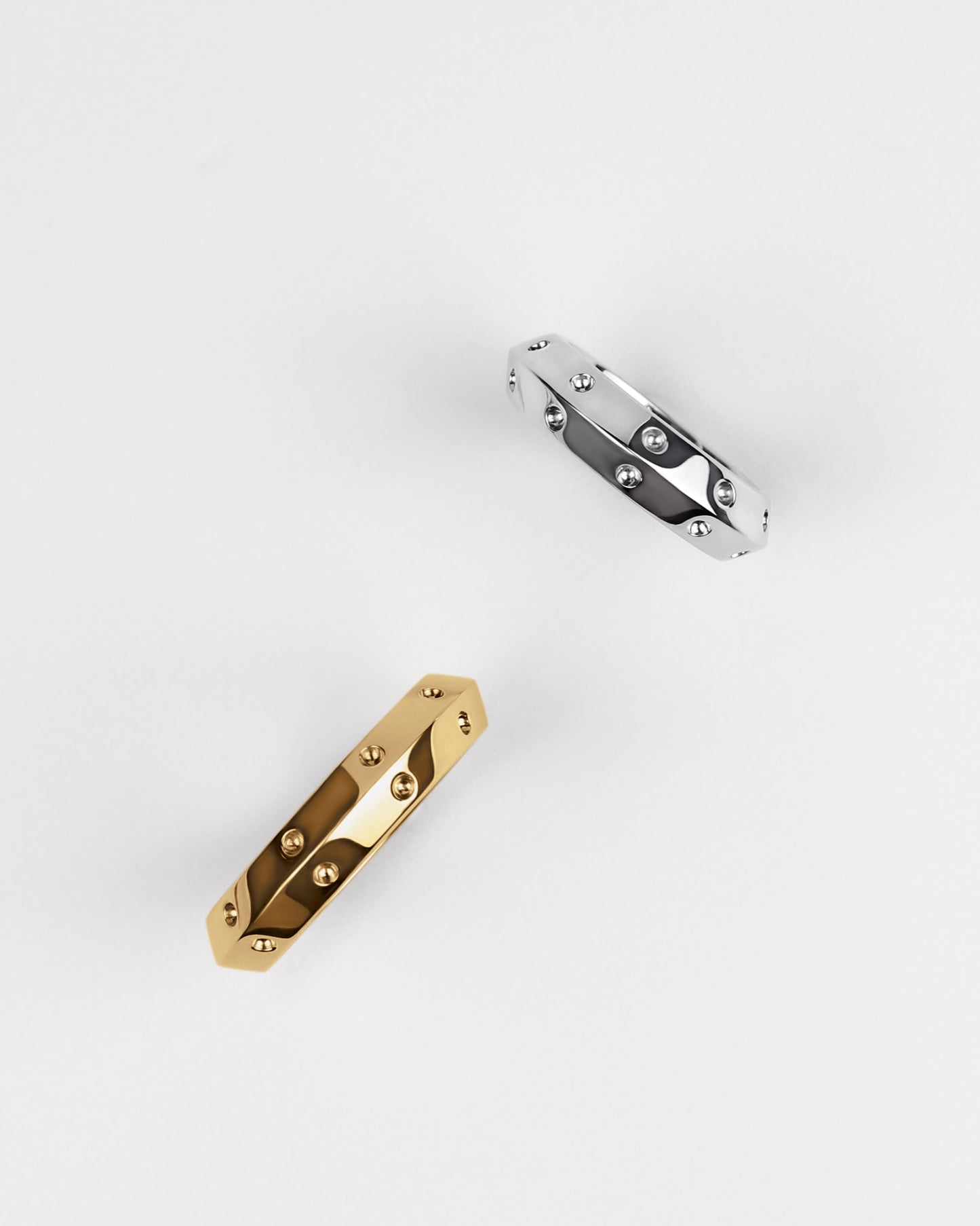 Rivet Ring in 18K Gold